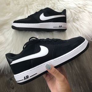 nike air force 1 black white suede